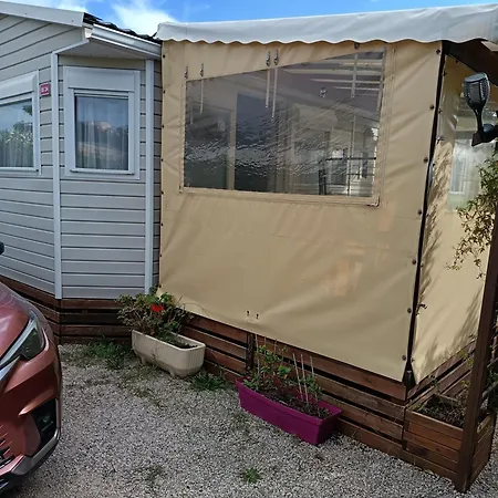 Le Petit Paradis مكان تخييم